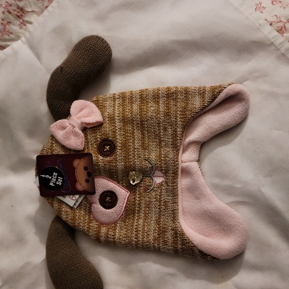 Kid's hat and gloves